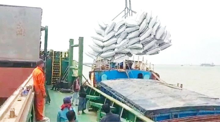 ভারত থেকে মোংলা বন্দরে এলো ১৬ হাজার মেট্রিক টন চাল